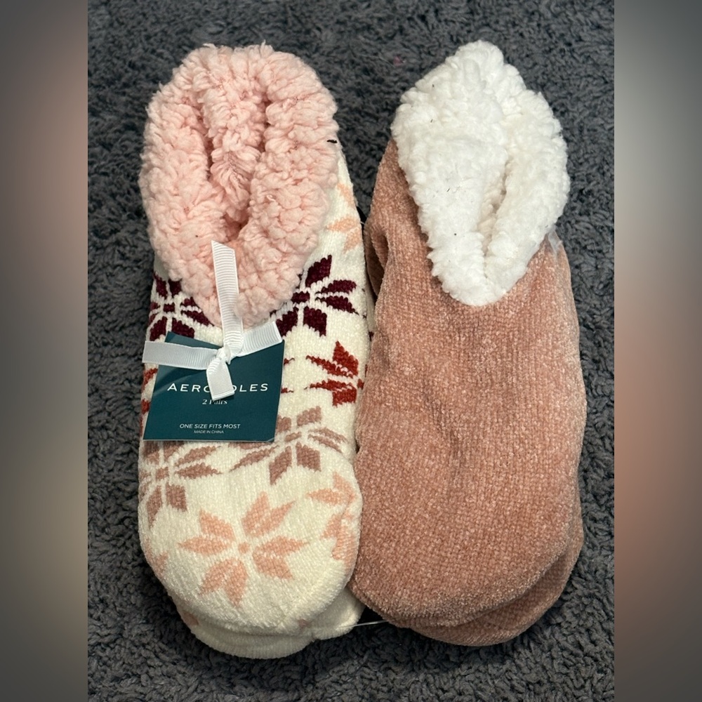 NWT 2 pairs of Aerosoles brand slipper socks